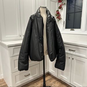 New Yeezy x Gap Round Jacket Black Size XL. NWOT YZY